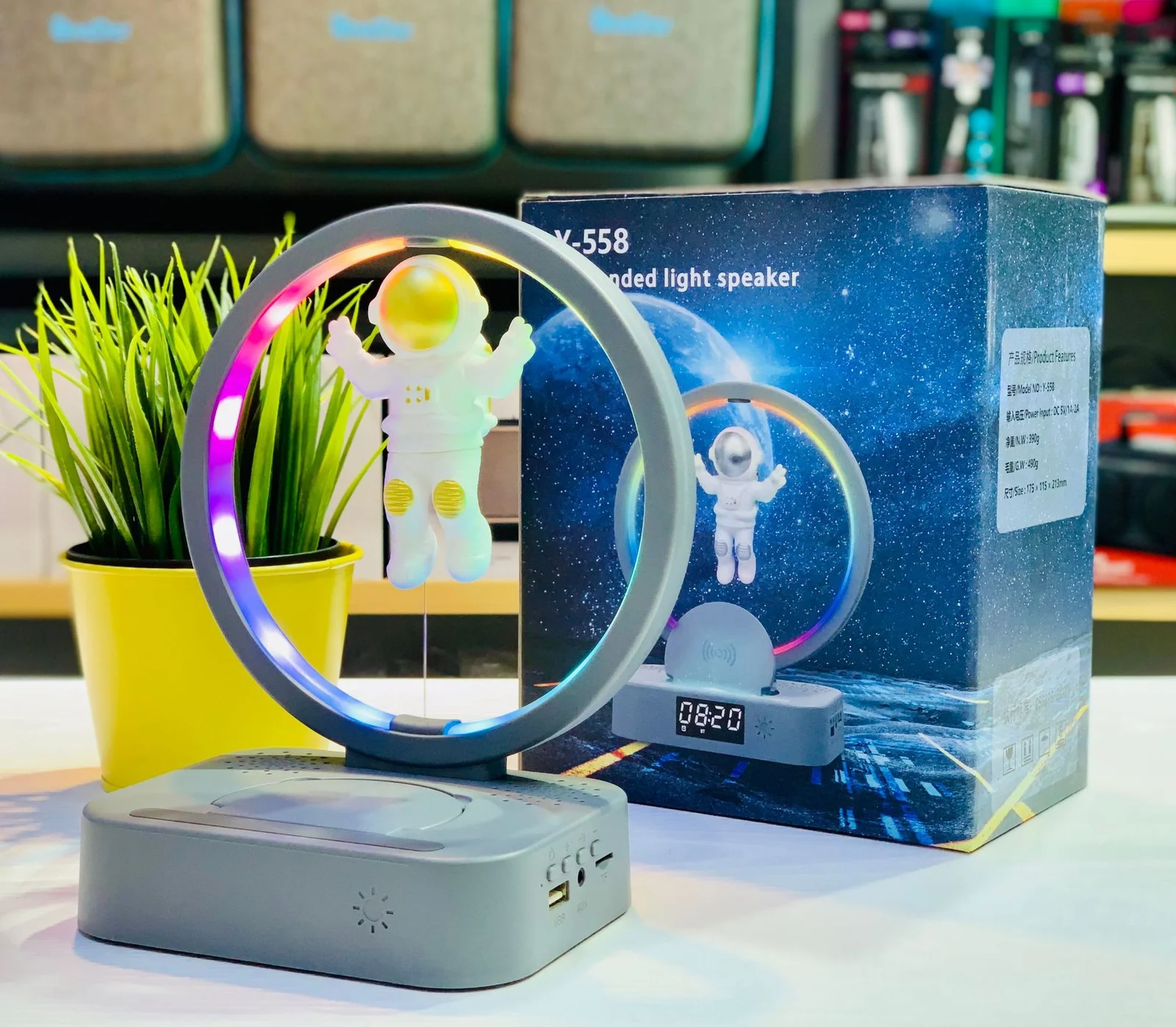 Подвеска космонавт Bluetooth динамик RGB светодиодные часы беспроводная зарядка