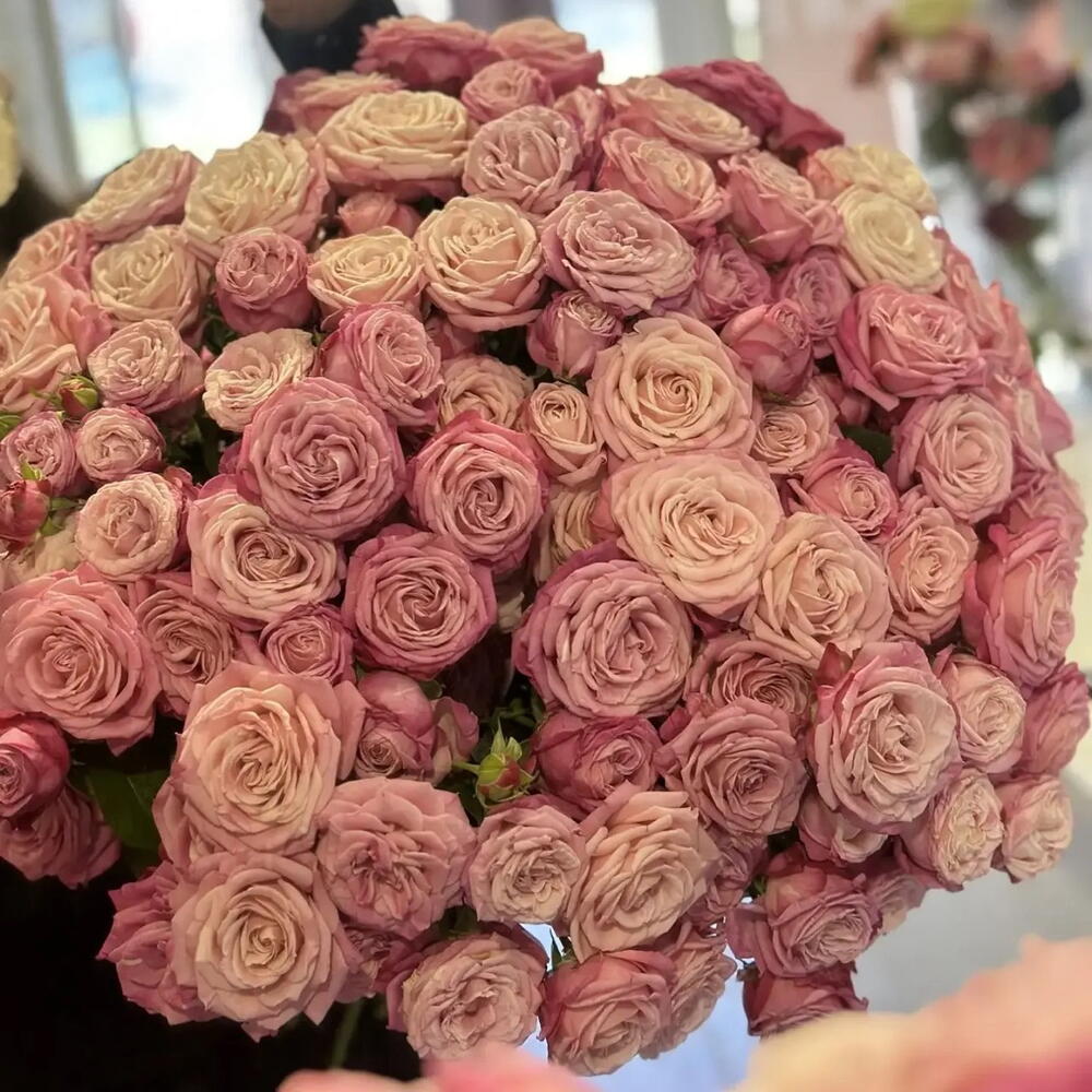 Букет из кустовых пионовидных роз 35 шт LOVE
