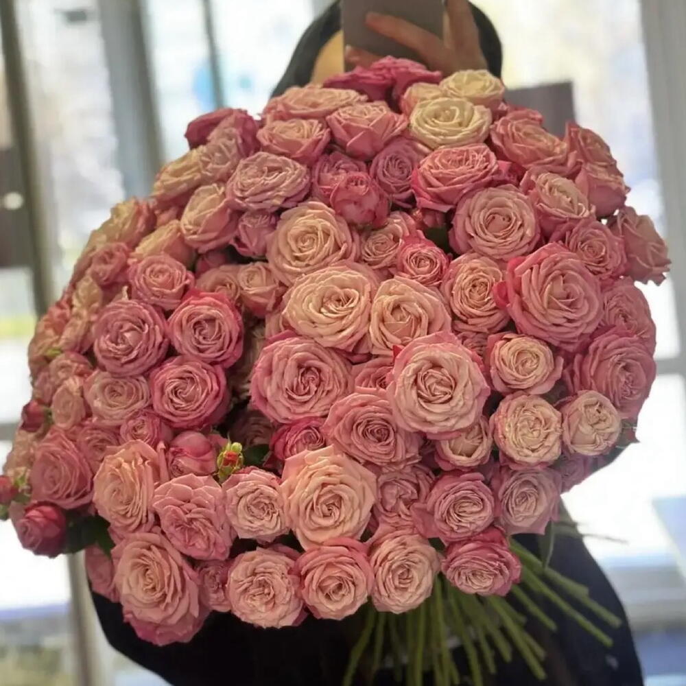 Букет из кустовых пионовидных роз 25 шт. LOVE