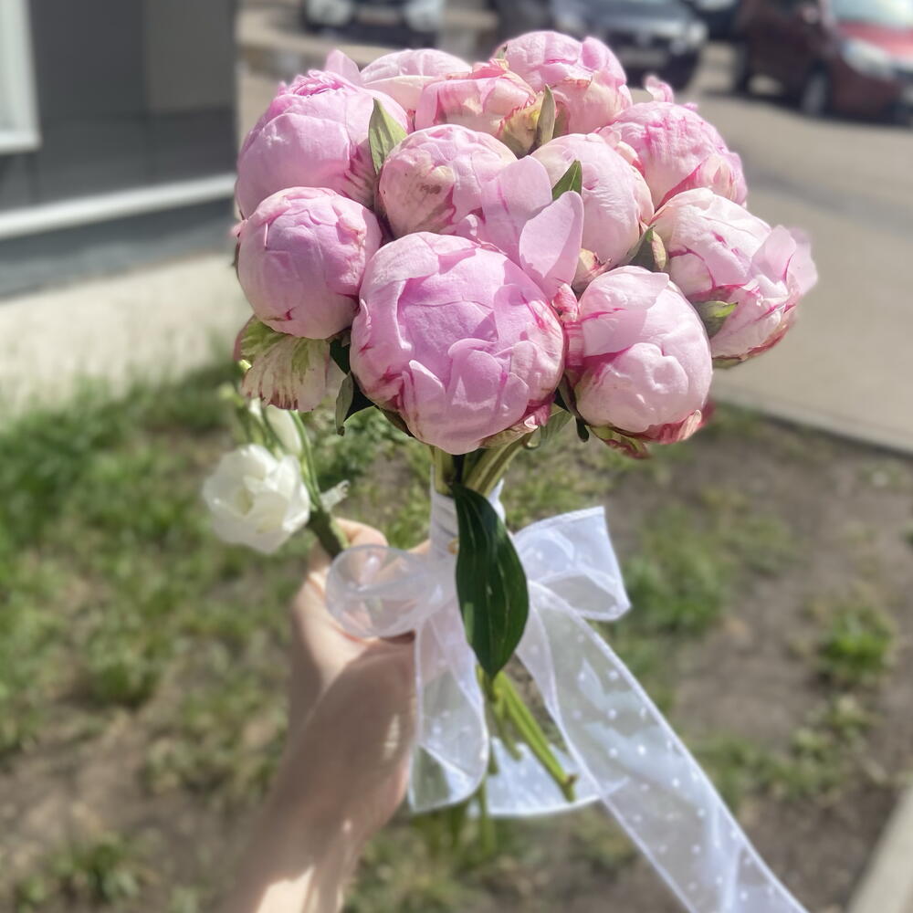 Букет невесты из пионов
