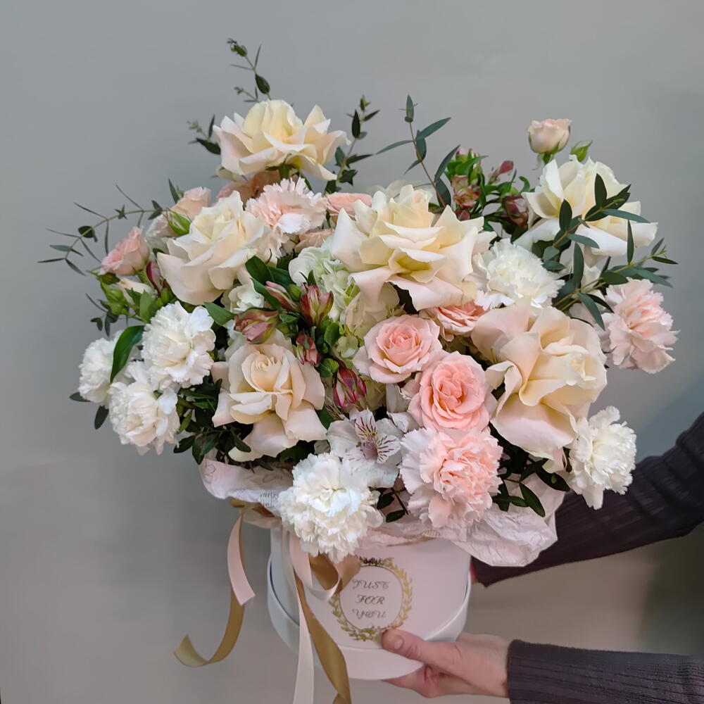 Коробка с французскими розами