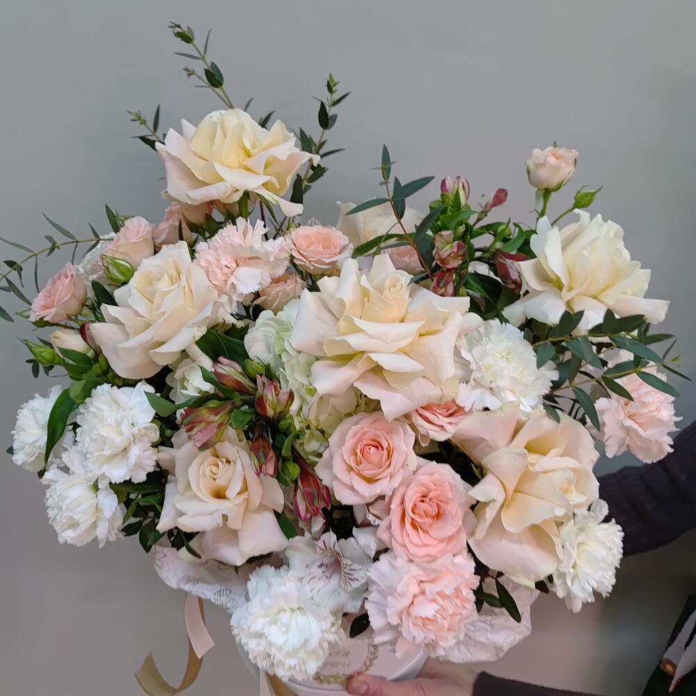 Коробка с французскими розами